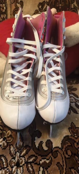 Продаются женские фигурные коньки