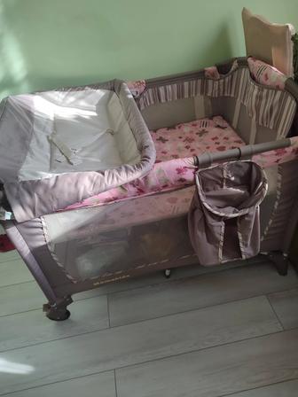 Манеж, стульчик для кормления и качалка