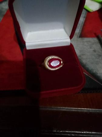 Кольцо золотое с рубином