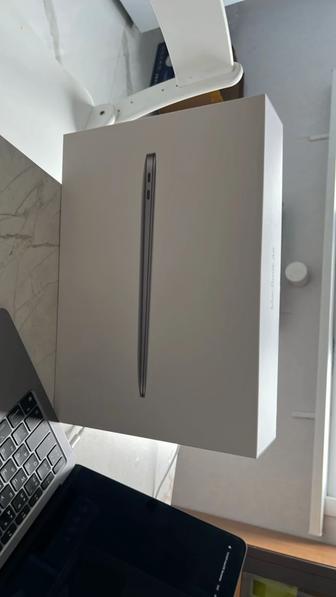 Продам MacBook Air m1 2020 8/256GB