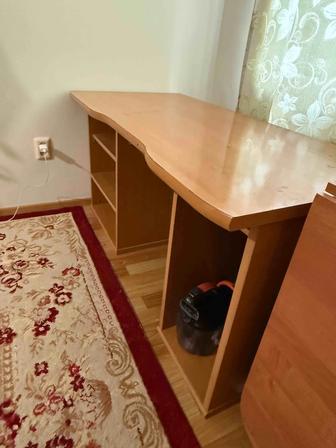 Отдам даром компьютерный стол
