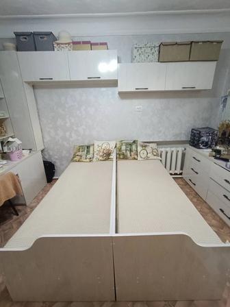 Продам две односпальные кровати.