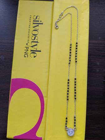 Новая серебряная цепочка с кулоном и кристаллами.