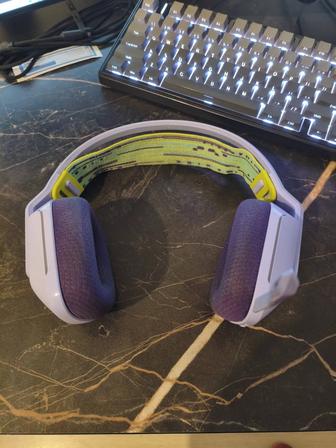 Продам шикарные игровые наушники Logitech g733