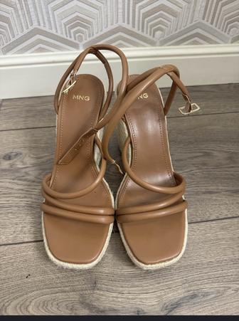 Босоножки MANGO