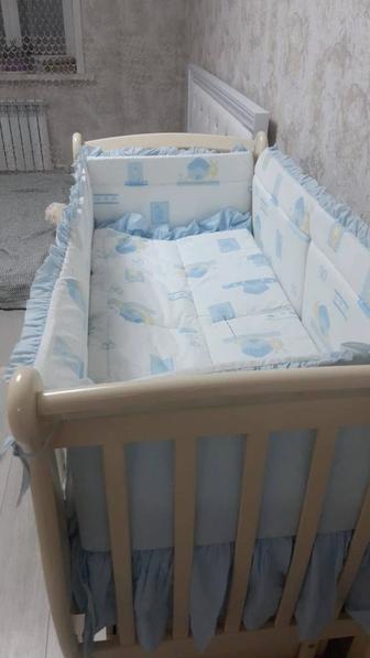 Продам детскую кровать . С маятником