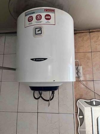 Продаю Аристон водонагреватель