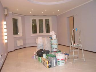 Наклейка обоев освежить потолки