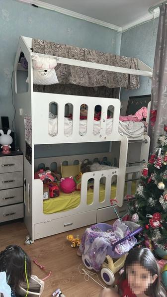 Двухъярусная кровать домик в комплекте 2 ортопедических матраса, 2 ящика