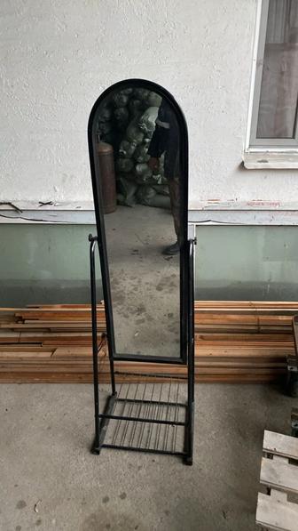 Зеркало с ножками