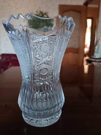 Ваза хрустальная.