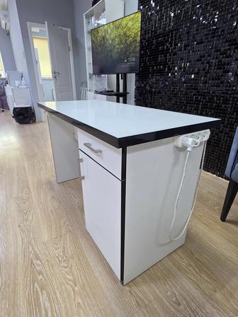 Продам маникюрный стол