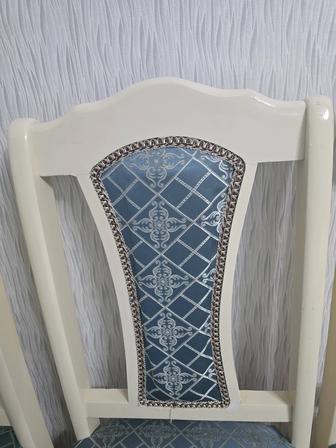 Стол и стулья