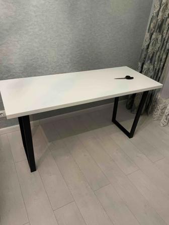 Стол новый, в отличном состоянии