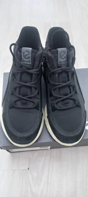 Кроссовки на мальчика 37р