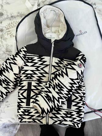 Продам зимнюю куртку moncler