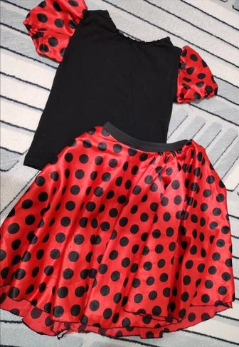 Продам костюмы