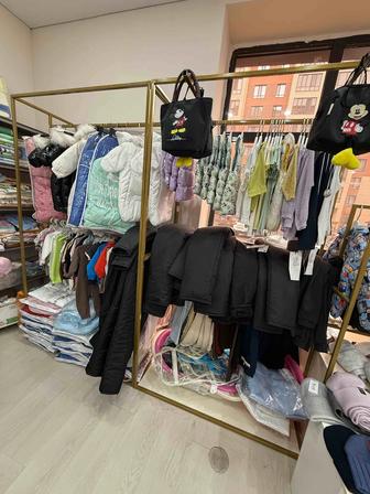 Продаются торговые рейлы для магазина одежды