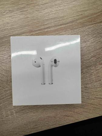 AirPods 2 with charging case