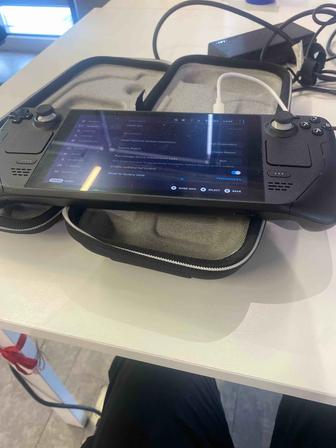 Steam Deck LCD 512GB с оригинальным чехлом