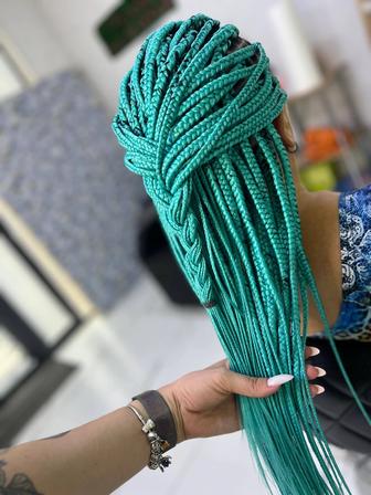 Требуются мастера в салон красоты.