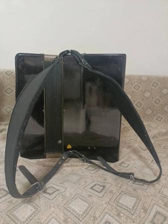 Продам аккордеон Вельтмайстер, неполный 3/4, с новыми ремнями и чехлом.