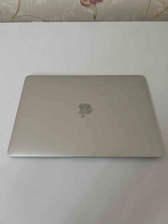 Продам MacBook Pro 2017 года