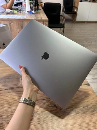 Apple Macbook Pro 16