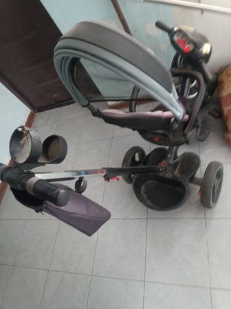 Коляска трехколесный