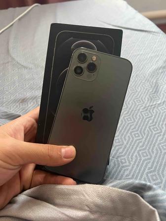 iPhone 12 Pro в отличном состоянии