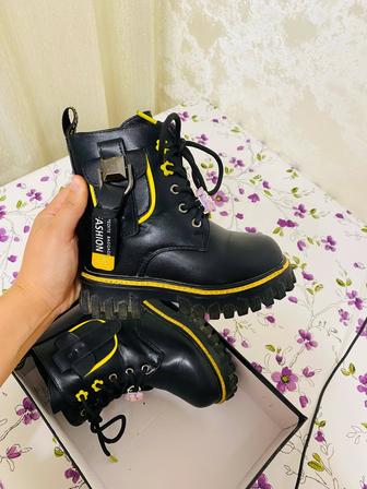 Продам детские зимние сапожки