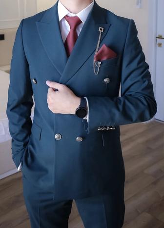 Продается костюм