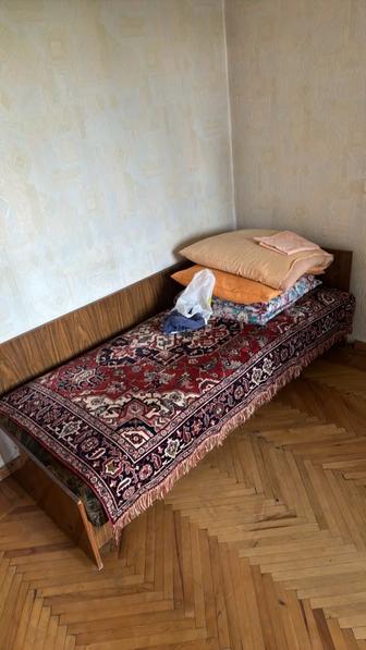 Кровать