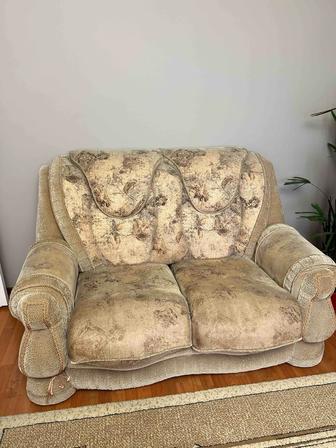 Отдам бесплатно диван софа.