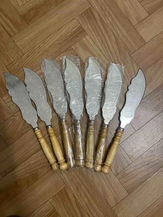 Нож резной с деревянной ручкой