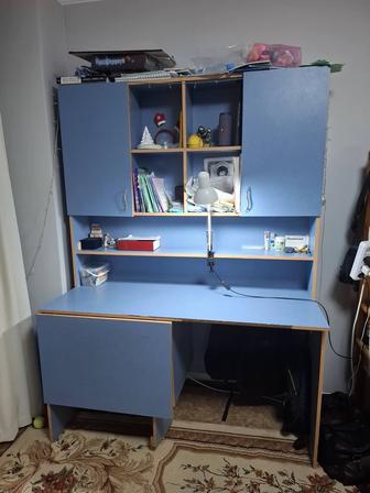 Продаю шкаф и стол