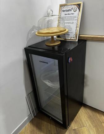 Холодильник витринный маленький