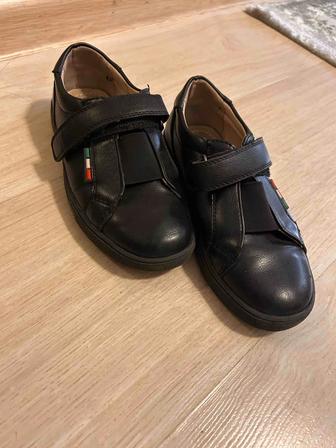 Продам кроссовки детские