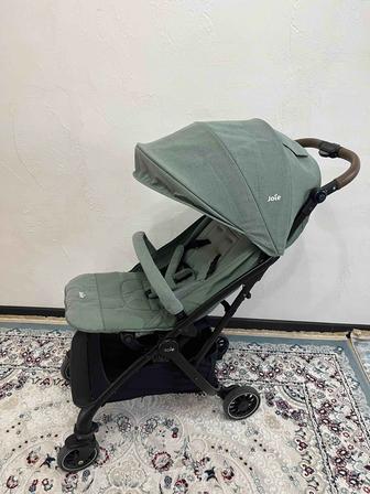 Продается коляска Joie Tourist