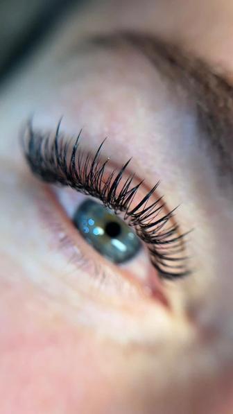 Наращивание ресниц классика-мега объем