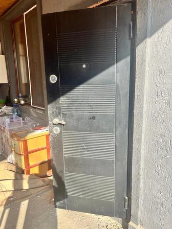 Продам входную дверь