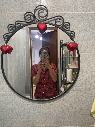 Продам зеркало с полкой-этажеркой