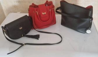 Сумочки красная и две черные
