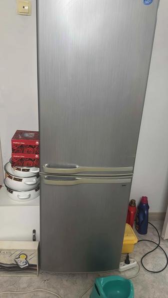 Продам холодильник Б/у, 175х56х56, торг