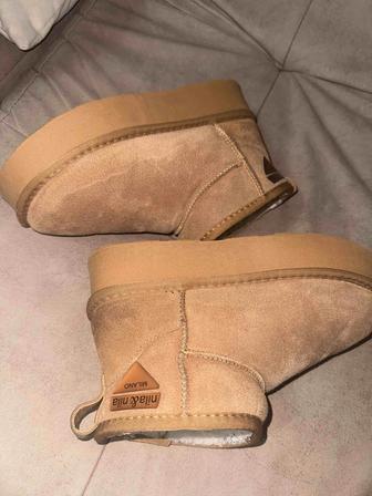 UGG camel