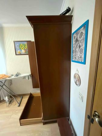 Шкаф срочно плательный в хорошем состоянии на фото видны маленькие недостат