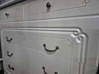 Комод и две тумбочки