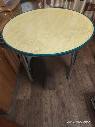 Продам стол