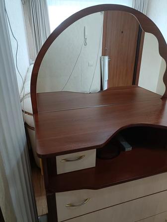 Продам комод с 3 выдвижными ящиками