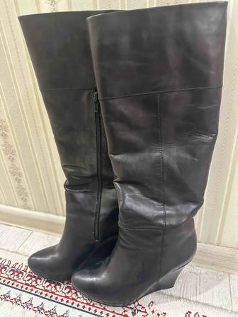 Продаются кожаные сапоги из Италии, бренд Laura Mannini